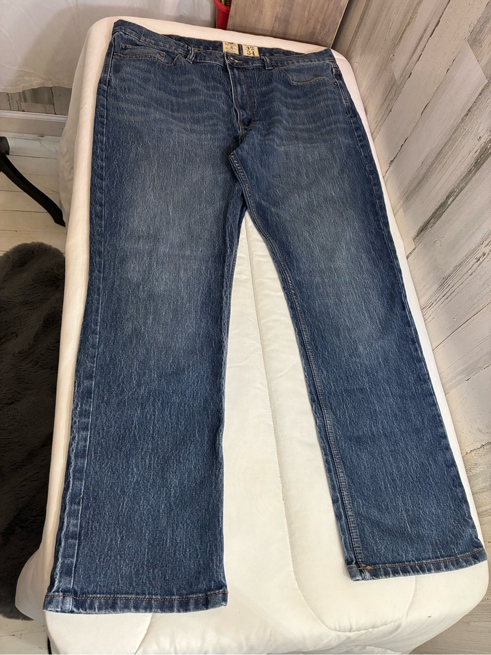 RedHead Men's Straight-Leg Jeans in Medium Blue Wash Sz 42/34